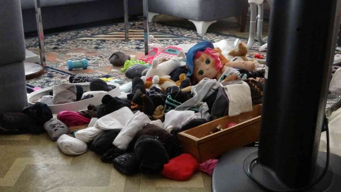Bursa’da Hırsızlar Evde 4 Gün Boyunca Yaşadı..kapı Girişlerine Bıçak Bırakarak Kaçtılar