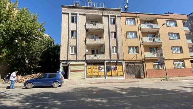Apartmanda Tadilat Yaparken Hayatını Kaybetti
