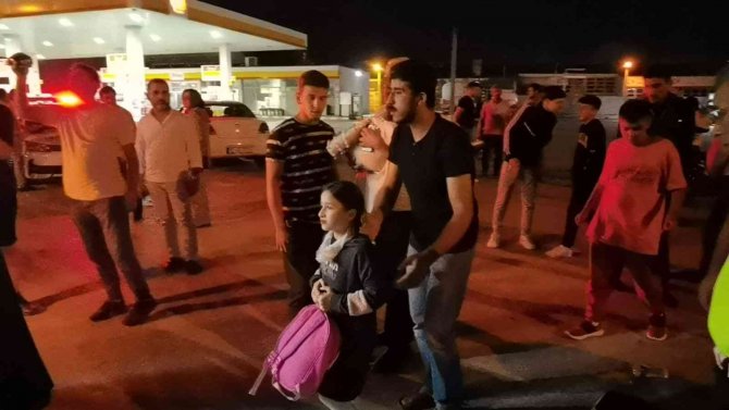 Otomobil Bisiklete Çarptı, 4 Kişi Yaralandı: 3 Aylık Bebek Kazadan Yara Almadan Kurtuldu