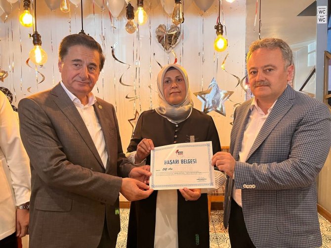 Karabük’te İlk Ve Ortaöğretimi Bitiren 22 Kadın İçin Mezuniyet Programı Düzenlendi