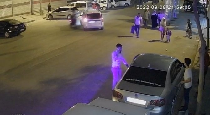 Motosikletin Otomobille Çarpıştığı Kaza Kamarada