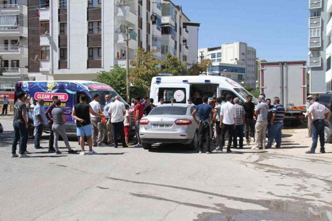 Elazığ’da Minibüs İle Otomobil Çarpıştı: 1 Yaralı