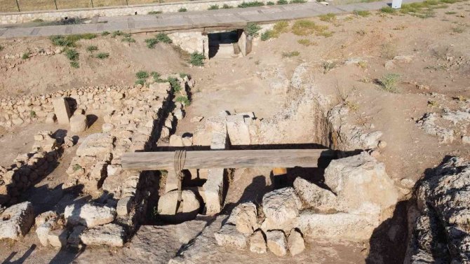 Üzüm Sıkmada Bin 700 Yıllık ‘Askıda Baskı’ Tekniği Kullanılıyor