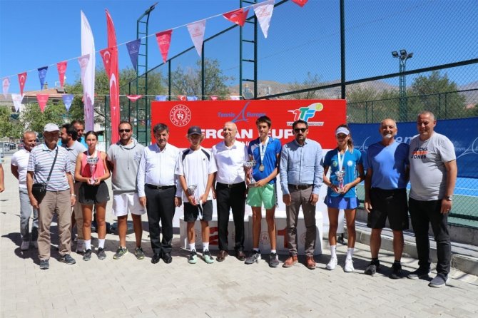 Erzincan Uluslararası Tenis Turnuvasına Ev Sahipliği Yaptı