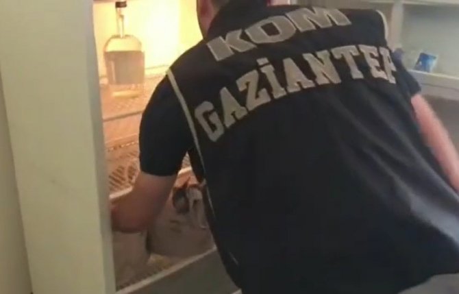 Su Şişesinde Kaçak İçki Ticaretine Polis Darbesi