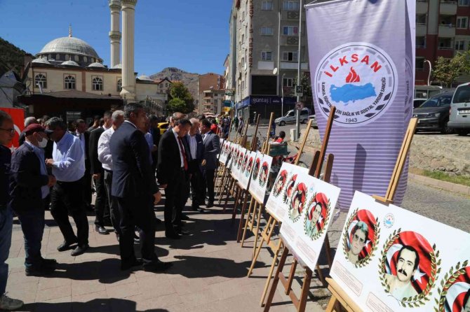 Gümüşhane’de 168 Eğitim Şehidinin Fotoğraf Ve Özgeçmişinin Yer Aldığı Sergi Açıldı