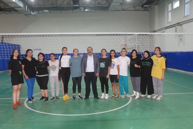 İ̇nönü’de Geleneksel Voleybol Turnuvası Başladı