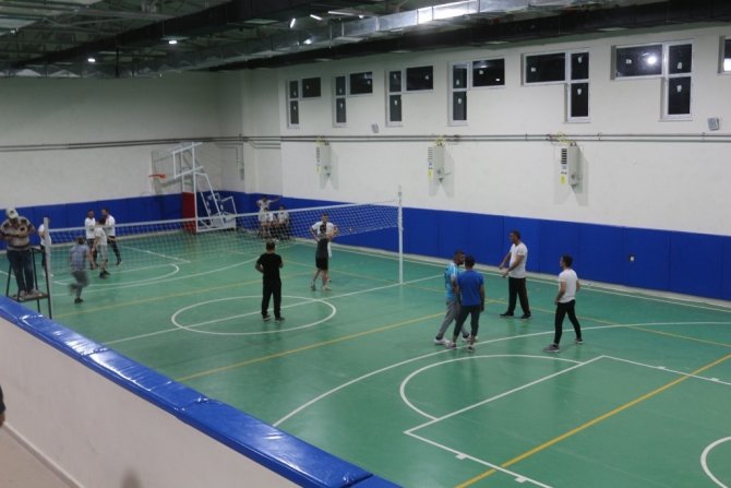 İ̇nönü’de Geleneksel Voleybol Turnuvası Başladı