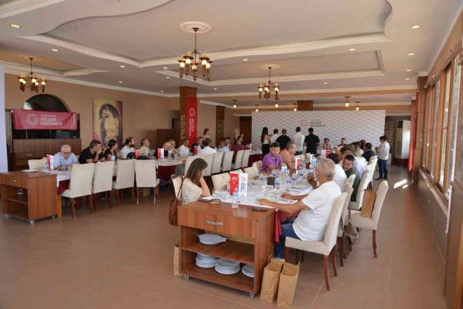 Turhan: "Erkeklerin 8’de 1’i, Kadınların 11’de 1’i Kanserden Ölüyor"