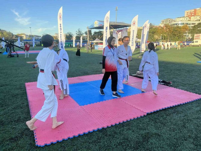 Kağıthane Belediyesinin Düzenlediği Yaz Spor Okulu Törenle Sona Erdi