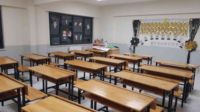 Müteahhitle Yaşanan Sorun Çözüldü, Okul Pazartesi Açılacak