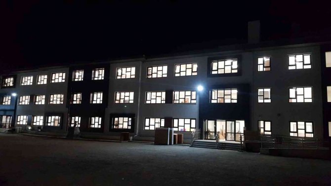 Müteahhitle Yaşanan Sorun Çözüldü, Okul Pazartesi Açılacak