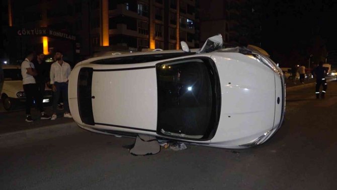 Kırıkkale’de İki Otomobil Çarpıştı: 1’i Polis, 5 Yaralı