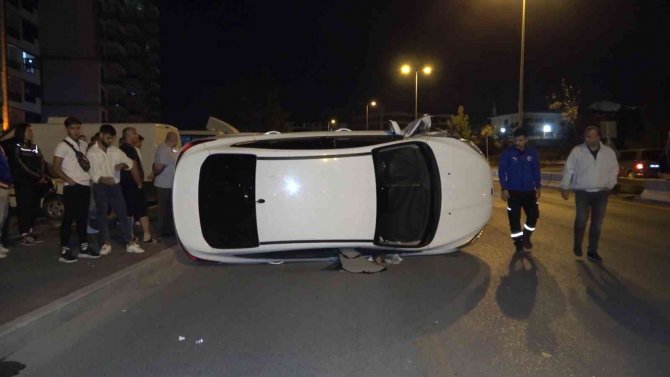Kırıkkale’de İki Otomobil Çarpıştı: 1’i Polis, 5 Yaralı