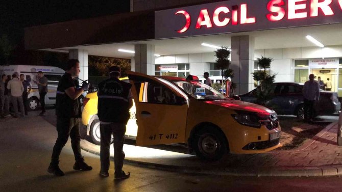 Sokak Ortasında Silahla Vuruldular, Taksi Tutup Hastaneye Gittiler