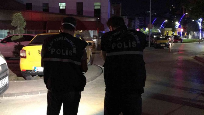 Sokak Ortasında Silahla Vuruldular, Taksi Tutup Hastaneye Gittiler