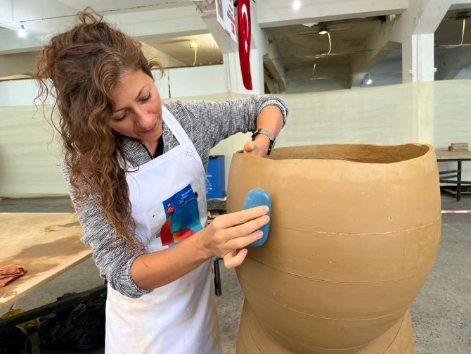 Bu Silüetin Hikayesi Boğazları Düğümlüyor