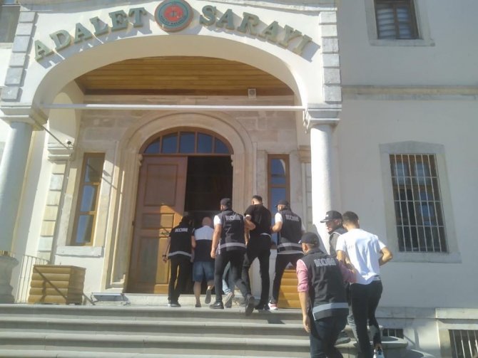 Sinop’ta Sahte Emlakçılar Yakalandı