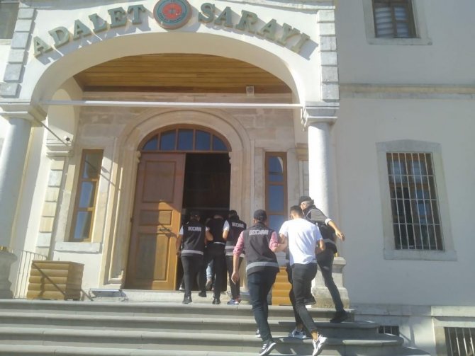 Sinop’ta Sahte Emlakçılar Yakalandı