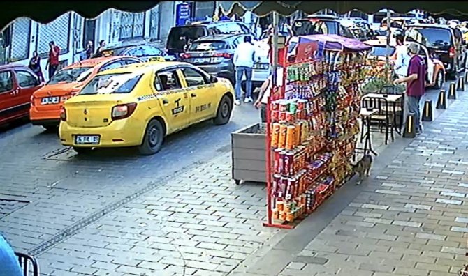 Taksim’de Dehşet Anları Kamerada: 1’i Ağır 2 Yaralı