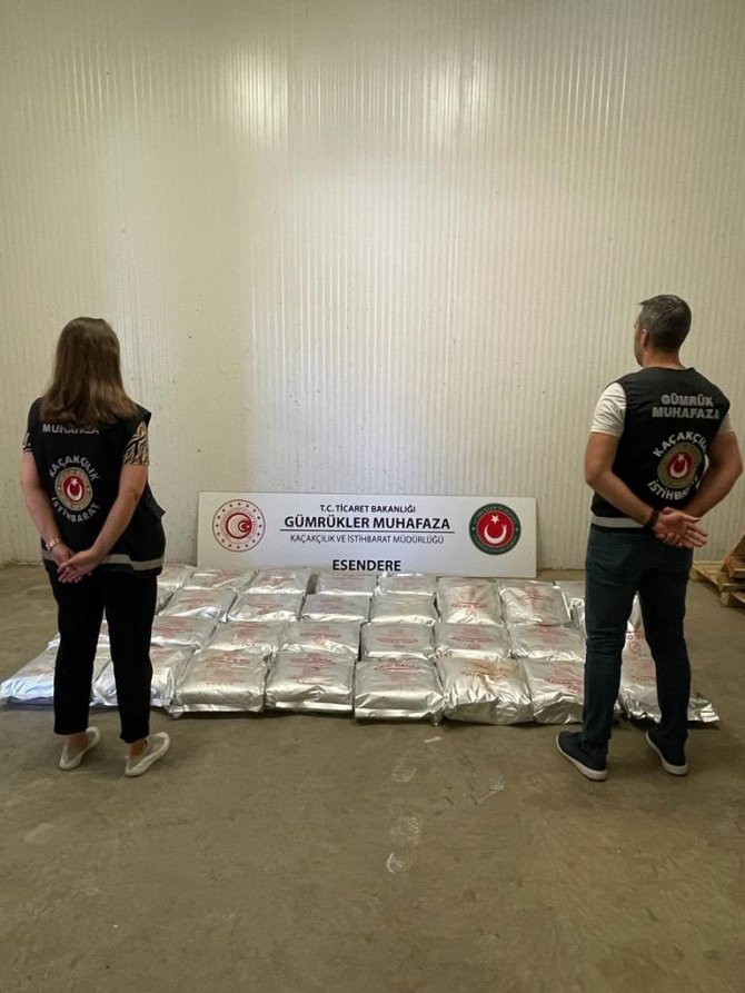 Gümrük Muhafaza Ekiplerince Hakkari’deki Esendere Gümrük Kapısı’ndan Ülkeye Giriş Yapmaya Çalışan Bir Araçta 513 Kilogram Eroin Ele Geçirildi.