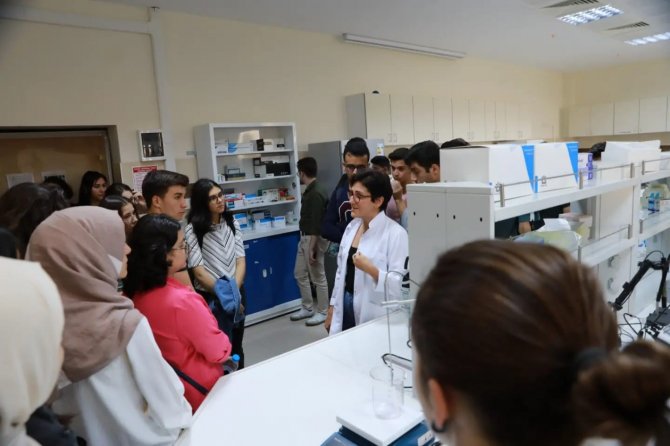 Tıp Fakültesi Birinci Sınıf Öğrencileri, Oryantasyon Eğitimleri Çerçevesinde Kurumu Tanıyor