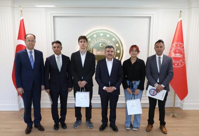 Bi̇lsem Öğrencileri Yarışmada Dereceye Girdi