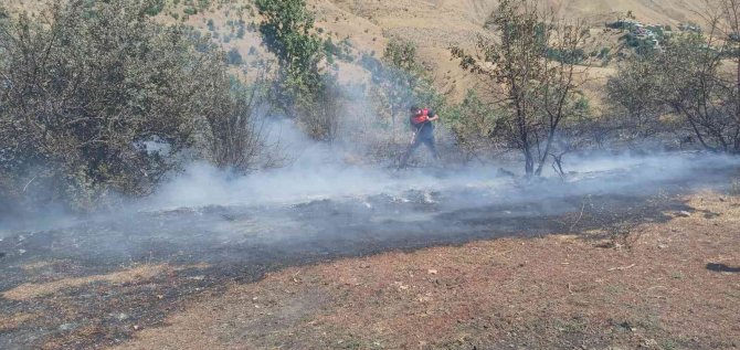 Bahçesaray’da Mera Alanında Yangın