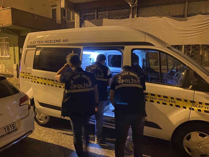 Bağcılar’da Hareketli Dakikalar: Husumetli Olduğu Ailenin Apartmanına Tüfekle Ateş Açtı