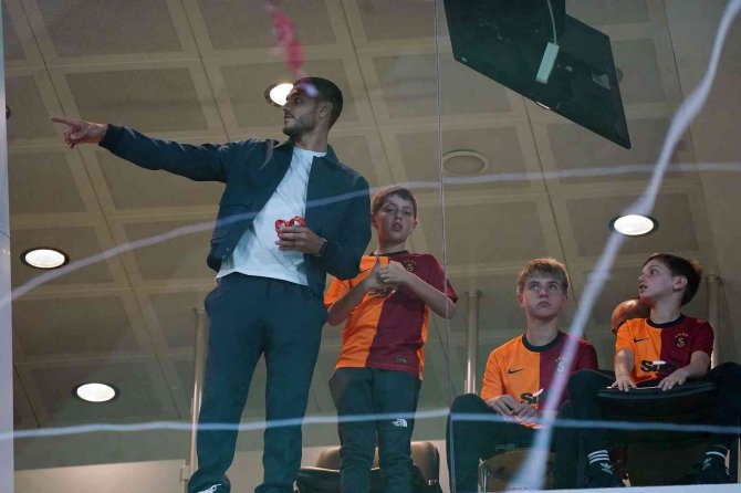 Galatasaray’da Yıldızlar Tribünde