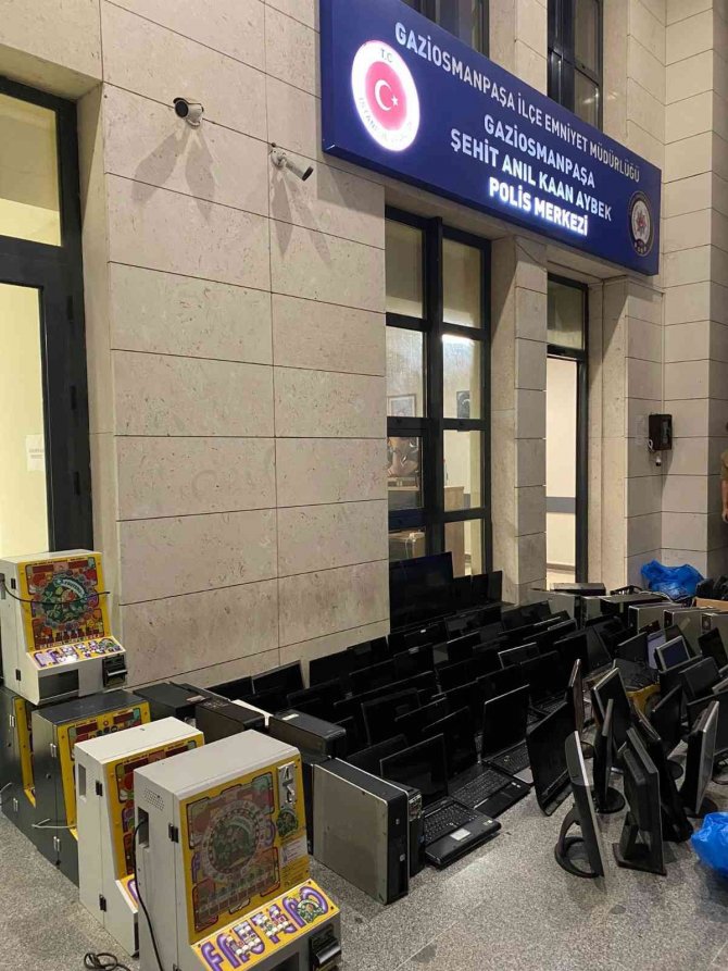 Gaziosmanpaşa’da Asansörün Uzaktan Bilgisayar İle Kontrol Edildiği Adrese Kumar Operasyonu