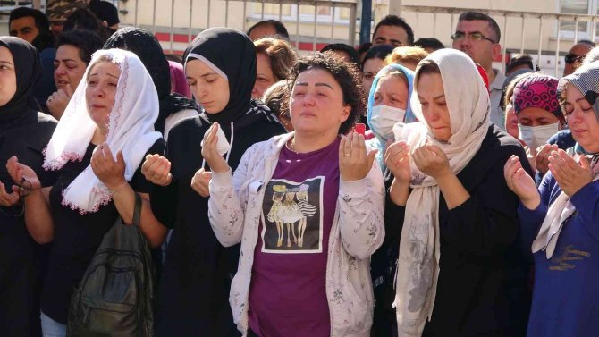 Nöbette Hayatını Kaybeden Hemşire, Mesai Arkadaşları Tarafından Son Yolculuğuna Uğurlandı