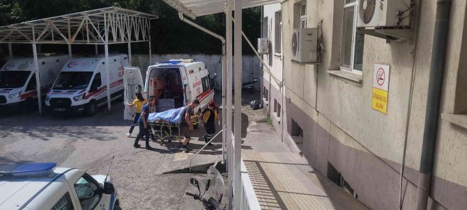Kıyafetlerini Değiştiren İşçilere Pompalı Tüfekle Ateş Açtı: 1 Ölü, 1 Yaralı