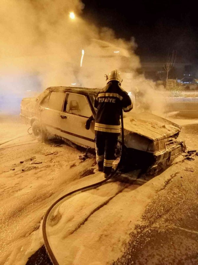 Yatağan’da Seyir Halindeki Otomobil Küle Döndü