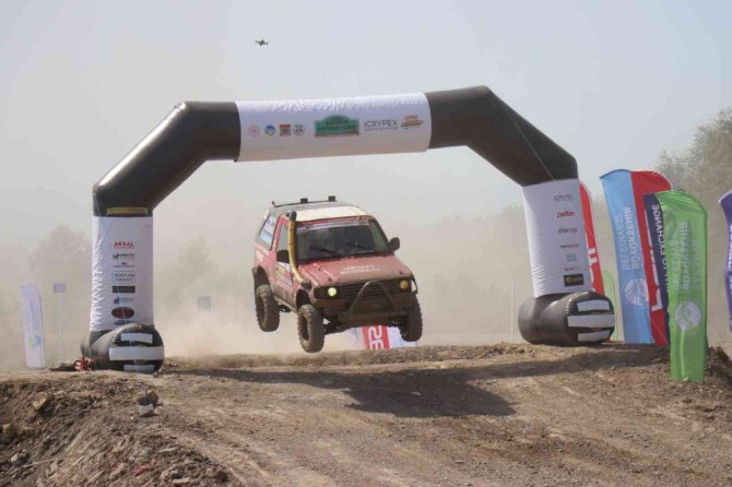 Sakarya’da Off-road Rüzgarı: Yarışların Son Etabı Nefes Kesiyor