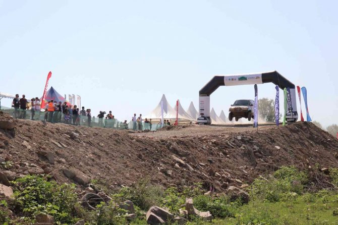 Sakarya’da Off-road Rüzgarı: Yarışların Son Etabı Nefes Kesiyor
