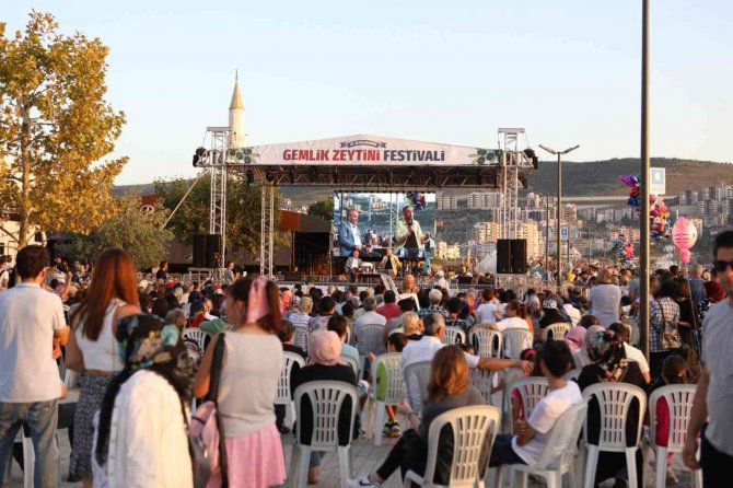 Gemlik Zeytini Festivali Coşkuyla Devam Ediyor