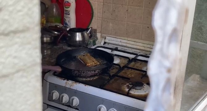 Kendisini Eve Kilitledi, Telefonunu Ocakta Yakıp Yangın Çıkardı