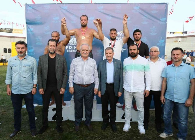 Derince’de 500 Güreşçi Kıyasıya Mücadele Etti, Başpehlivan Belli Oldu