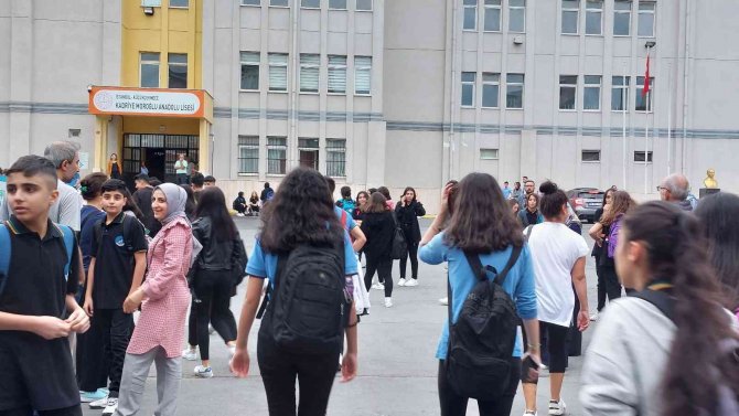 Okulların Önünde Sıkı Denetim