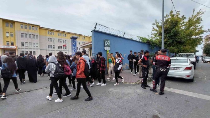 Okulların Önünde Sıkı Denetim