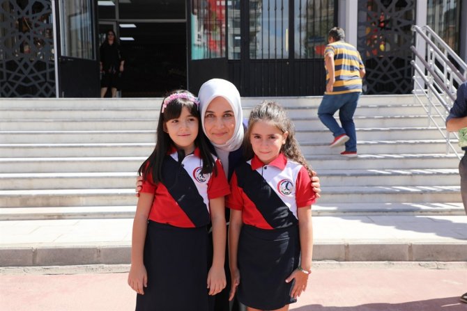 Afyonkarahisar’da 10 Bin 972 Öğretmen Ve 147 Bin 241 Öğrenci İle Ders Başı Yaptı