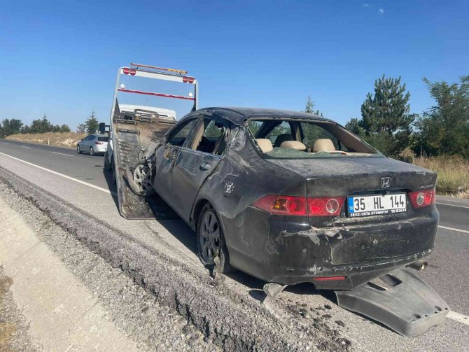 Hurdaya Dönen Otomobilde Kazayı Şans Eseri Yara Almadan Atlattı