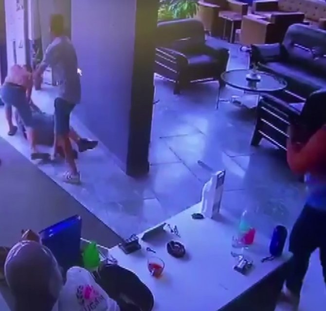 Öldürülen Adamın Darp Edildiği Anlar Güvenlik Kamerasında
