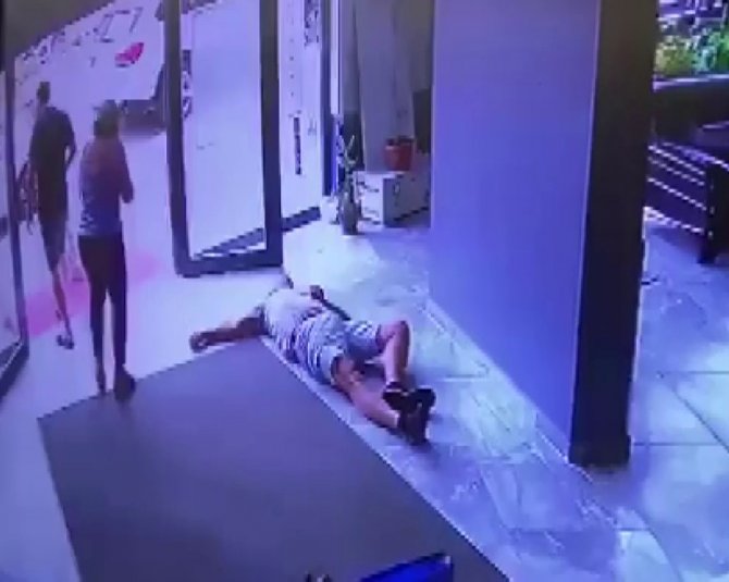 Öldürülen Adamın Darp Edildiği Anlar Güvenlik Kamerasında