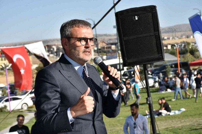 Ünal, “İ̇zmir’de Büyükşehir Belediye Başkanının Kurtuluş Gününde Düşmanca Hareket İçerisinde Olan Yunan’a Haddini Bil Demesini Beklerdik”