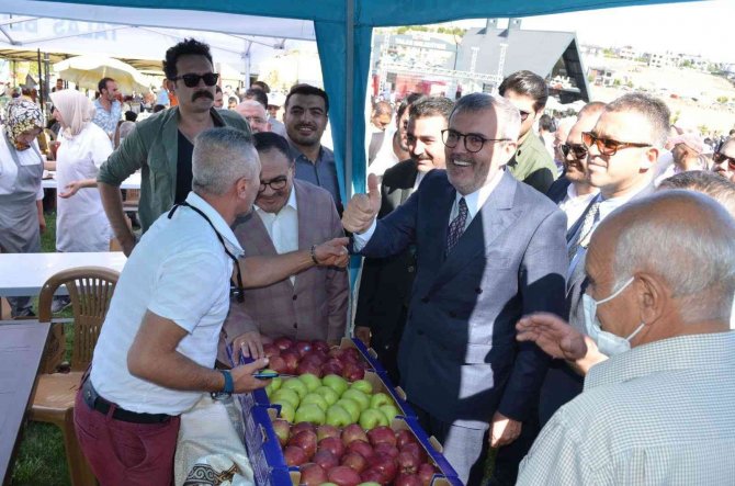 Ünal, “İ̇zmir’de Büyükşehir Belediye Başkanının Kurtuluş Gününde Düşmanca Hareket İçerisinde Olan Yunan’a Haddini Bil Demesini Beklerdik”