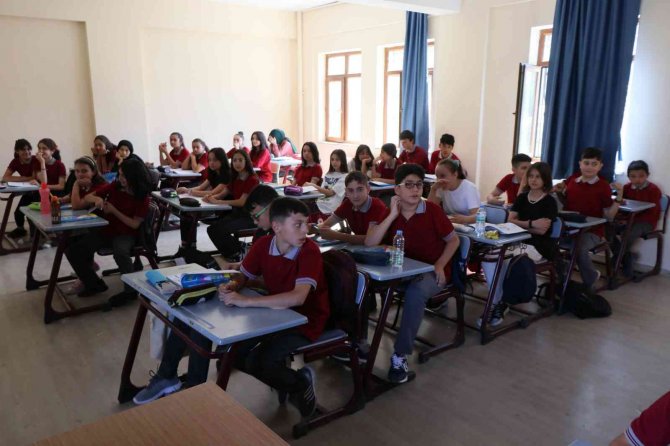 Aksaray’da 91 Bin 745 Öğrenci İçin İlk Ders Zili Çaldı