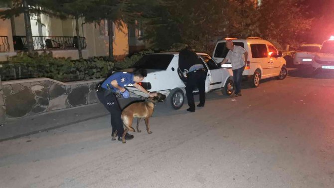 Husumetli Olduğu İki Kardeşin Aracını Ve Evini Kurşunladı
