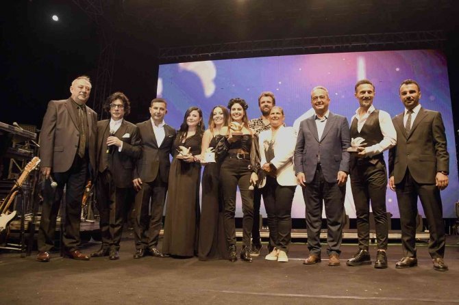 Altın Güvercin’in Yeni Sahibi Merve Demirci: ‘Türk Pop Müziği’nin En Prestijli Ödülüne Layık Gösterilmek Mutluluk Verici’